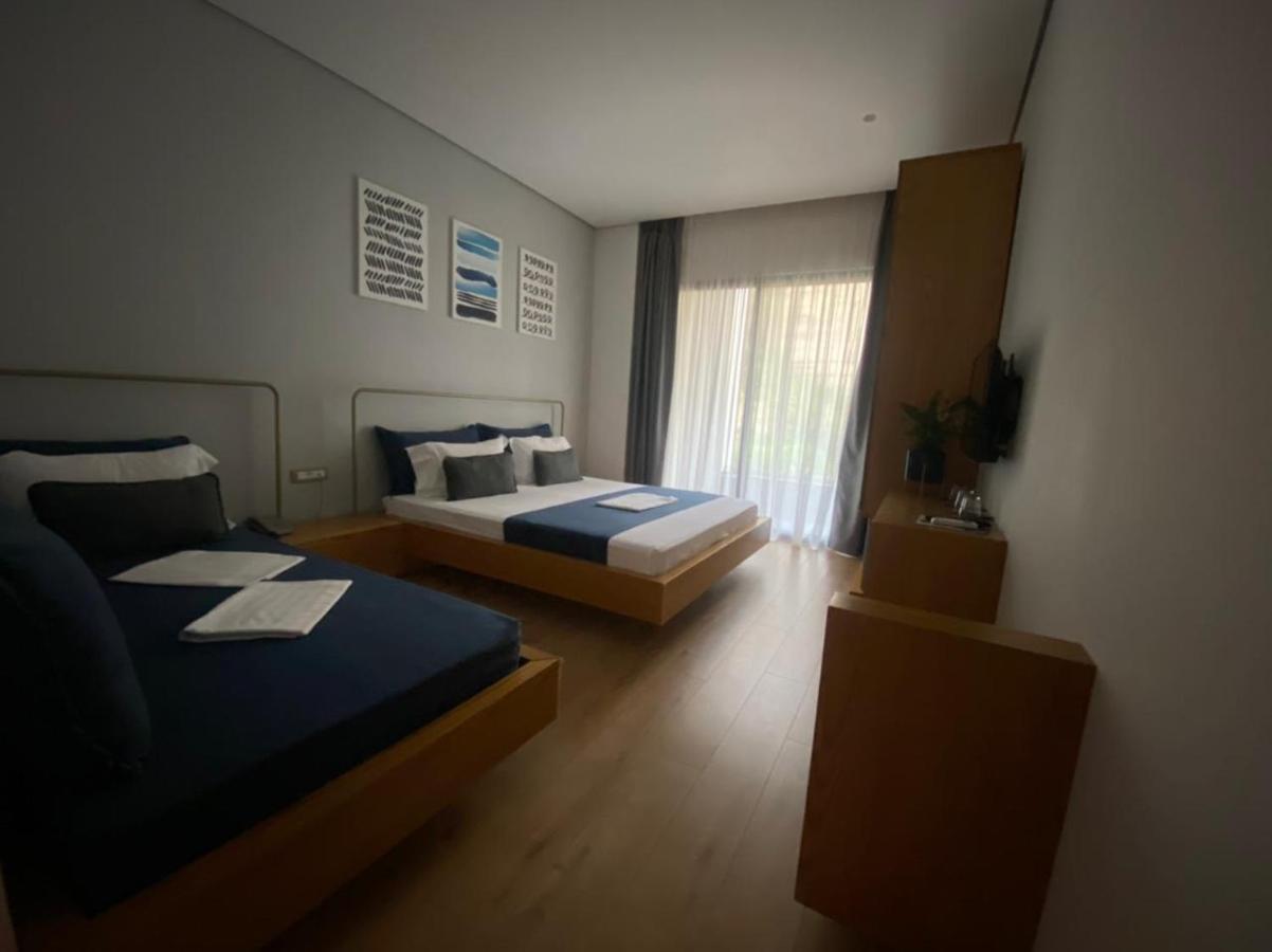 H&M Hotel Vlorë Buitenkant foto