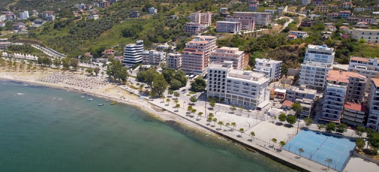 H&M Hotel Vlorë Buitenkant foto