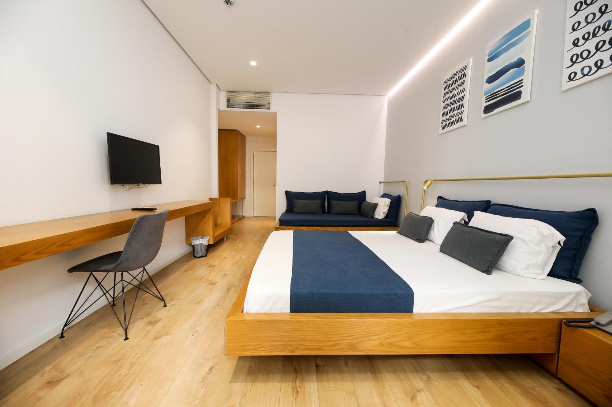 H&M Hotel Vlorë Buitenkant foto