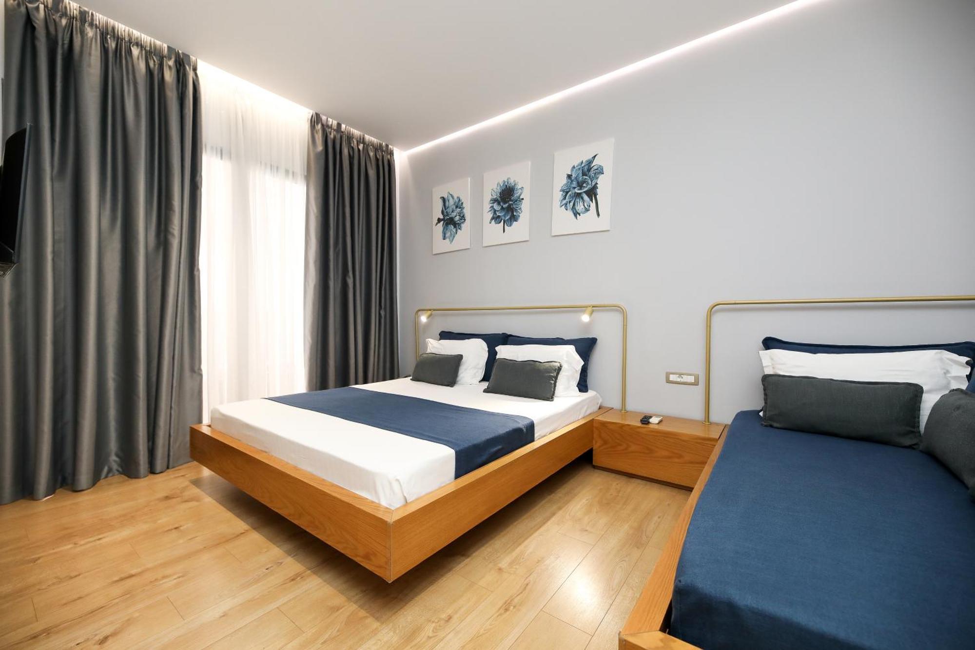 H&M Hotel Vlorë Buitenkant foto