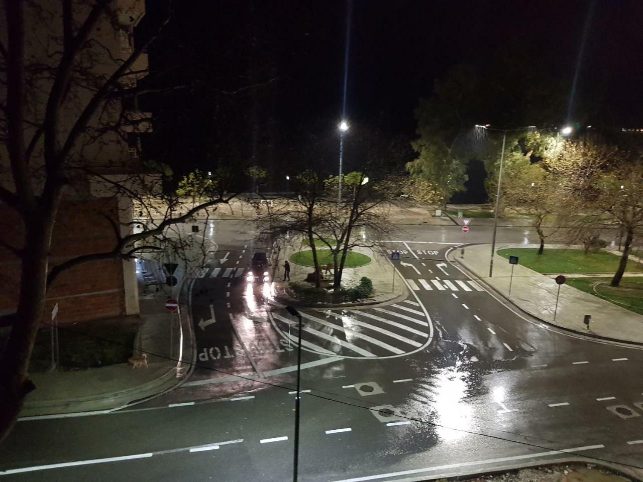 H&M Hotel Vlorë Buitenkant foto