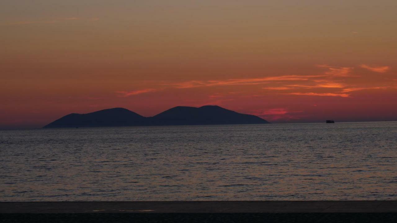 H&M Hotel Vlorë Buitenkant foto