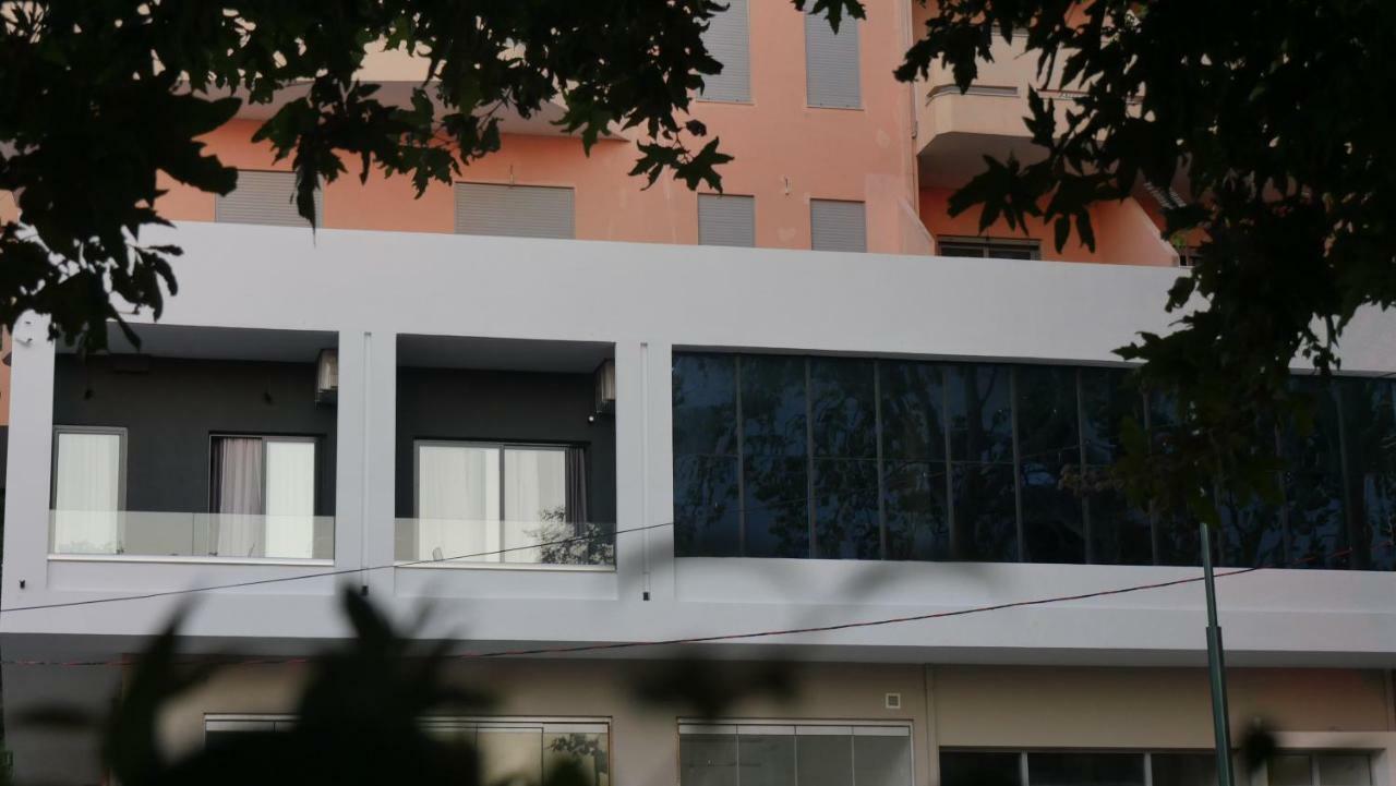 H&M Hotel Vlorë Buitenkant foto